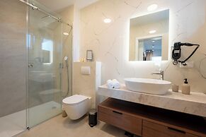 Bumblebee apartments & rooms with pool