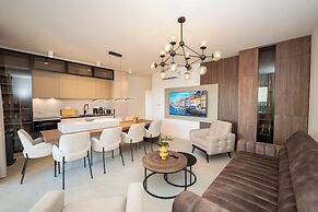 Bumblebee apartments & rooms with pool