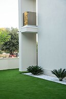 Bumblebee apartments & rooms with pool