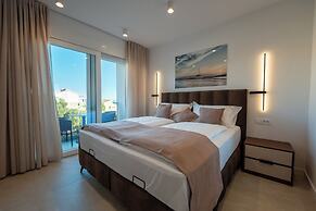 Bumblebee apartments & rooms with pool