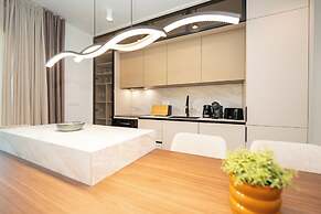 Bumblebee apartments & rooms with pool