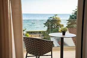 Bumblebee apartments & rooms with pool