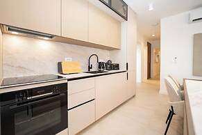 Bumblebee apartments & rooms with pool