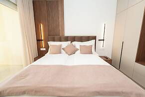Bumblebee apartments & rooms with pool