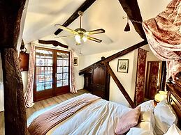 Le Colombier De Cyrano Et Roxane