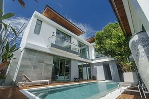 Teak 5BR Pool Villa Bang Tao + Airport Shuttle