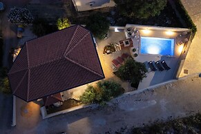Holiday Home Tika's Blue-Private Pool