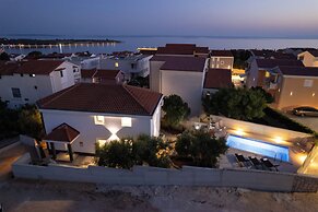 Holiday Home Tika's Blue-Private Pool