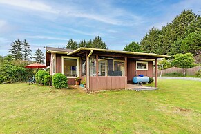 Fish & Hike: Quiet Smith River Cabin Near Ocean!