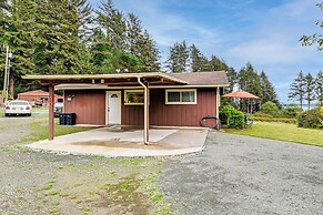 Fish & Hike: Quiet Smith River Cabin Near Ocean!