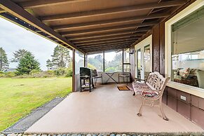 Fish & Hike: Quiet Smith River Cabin Near Ocean!