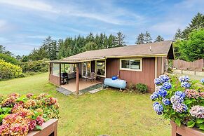 Fish & Hike: Quiet Smith River Cabin Near Ocean!