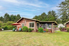 Fish & Hike: Quiet Smith River Cabin Near Ocean!