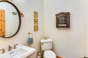 Mtn-view Cabin w/ Private Hot Tub in Georgetown!