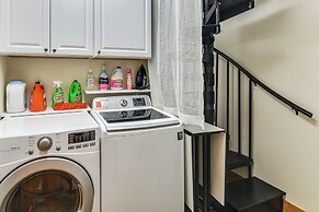 Mtn-view Cabin w/ Private Hot Tub in Georgetown!