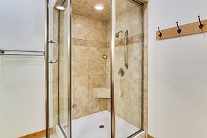 Mtn-view Cabin w/ Private Hot Tub in Georgetown!