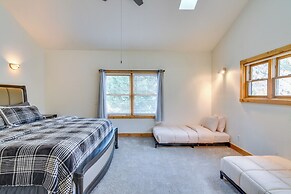 Mtn-view Cabin w/ Private Hot Tub in Georgetown!