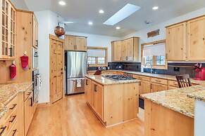 Mtn-view Cabin w/ Private Hot Tub in Georgetown!