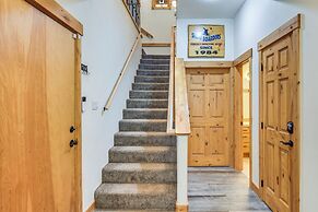 Mtn-view Cabin w/ Private Hot Tub in Georgetown!