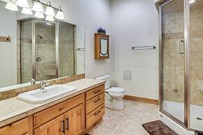 Mtn-view Cabin w/ Private Hot Tub in Georgetown!