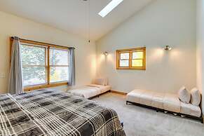 Mtn-view Cabin w/ Private Hot Tub in Georgetown!