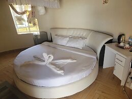 Falls View Resort Nabuyole