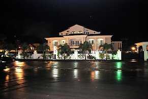 GoldRush Suites