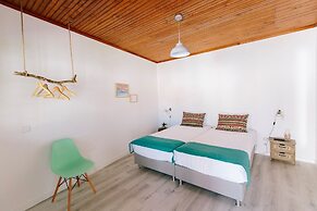 Zulla Nazaré Surf Village