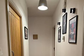 1 Bed Flat - Sleeps 2 - Parking - Wifi