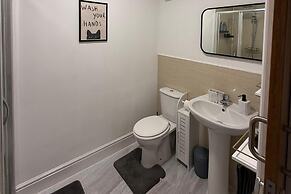 1 Bed Flat - Sleeps 2 - Parking - Wifi