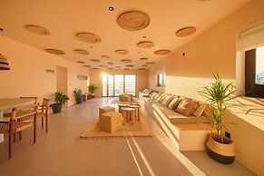 Wander Surf House
