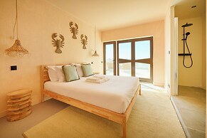 Wander Surf House