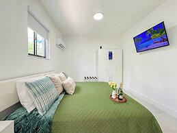 Luxury Suite Studio With Kitchen Spa Shower