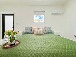 Luxury Suite Studio With Kitchen Spa Shower