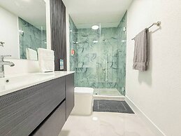 Luxury Suite Studio With Kitchen Spa Shower