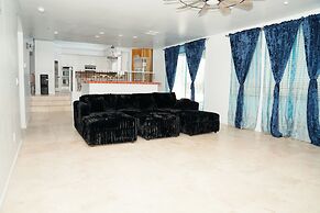Large Family Home Near Phoenix