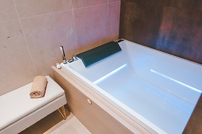 18zero2 Luxury Rooms