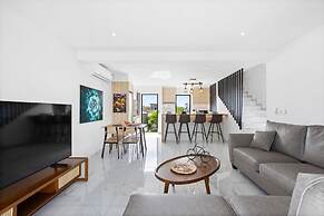7 Green Village