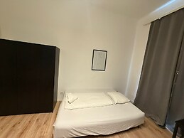 Chic 1BR Apt Steps from Schönbrunn
