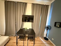 Chic 1BR Apt Steps from Schönbrunn