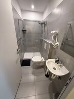 Chic 1BR Apt Steps from Schönbrunn