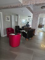 Old Ridgeway Hotel