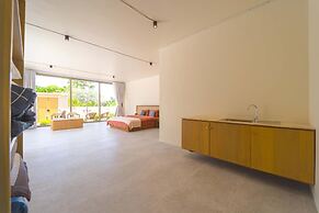 Ultra-Modern 6-Bedroom in GolfCourse PH6