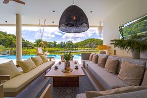 Ultra-Modern 6-Bedroom in GolfCourse PH6