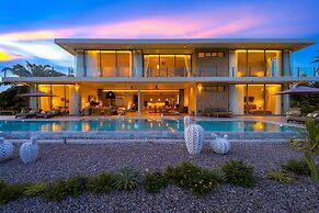 Ultra-Modern 6-Bedroom in GolfCourse PH6