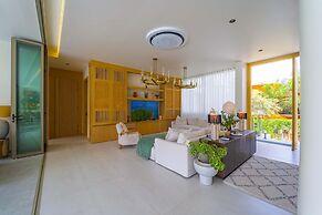 Ultra-Modern 6-Bedroom in GolfCourse PH6