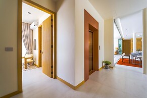 Ultra-Modern 6-Bedroom in GolfCourse PH6