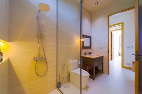 Ultra-Modern 6-Bedroom in GolfCourse PH6