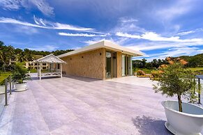 Ultra-Modern 6-Bedroom in GolfCourse PH6