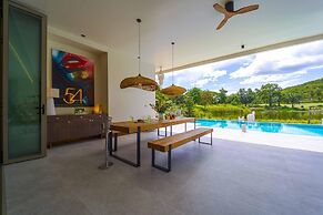 Ultra-Modern 6-Bedroom in GolfCourse PH6